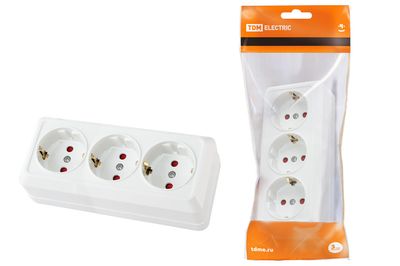 "Розетка 3-х местная горизонтальная 2П+3 открытой установки IP20 16A с з/ш белая ""Ладога"" TDM" SQ1801-0127